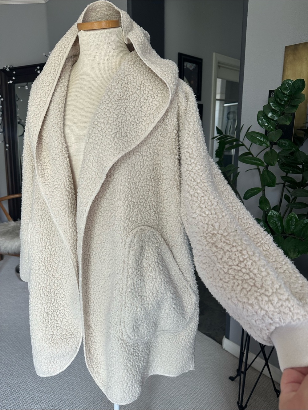 UnHide Hooded Teddy Jacket in Cream size medium - Picture 1 of 12